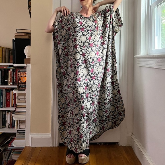 Adrianna Papell 100% Silk Caftan Black Tan Maroon Print One Size Kaftan Vintage - Picture 16 of 16